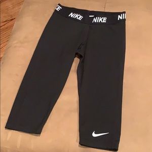 cropped Nike Pro leggings